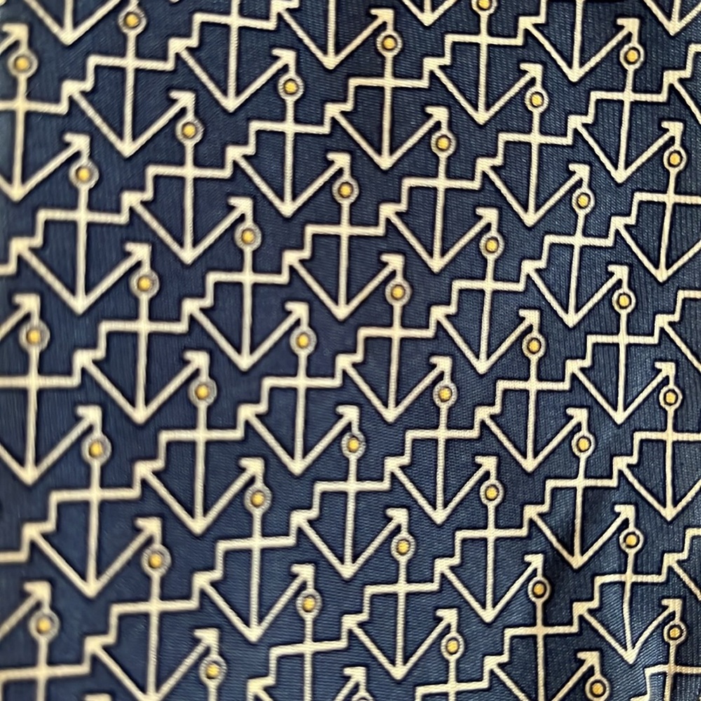 Hermes Navy Blue & Cream Geometric Silk Tie - Picture 5 of 5
